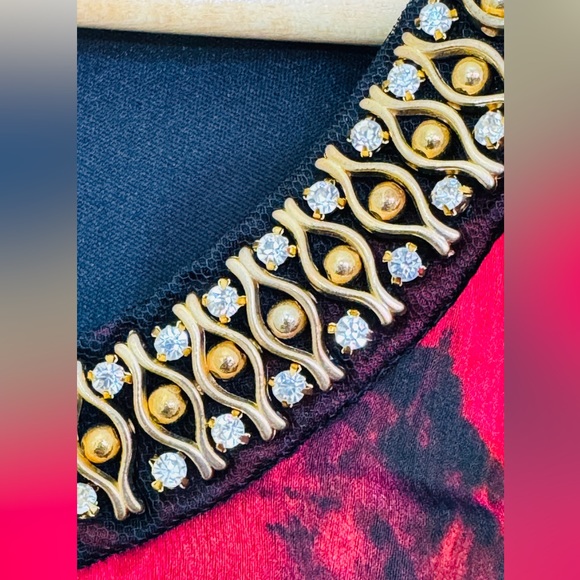 NWT Cute Red & Black Top With Stones & Beads Neckline Size 1X - Picture 5 of 8